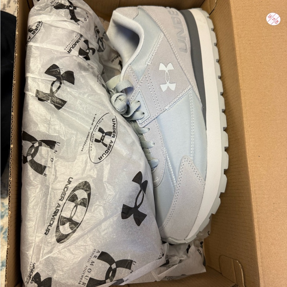Under Armour Essential Runner Sneakers